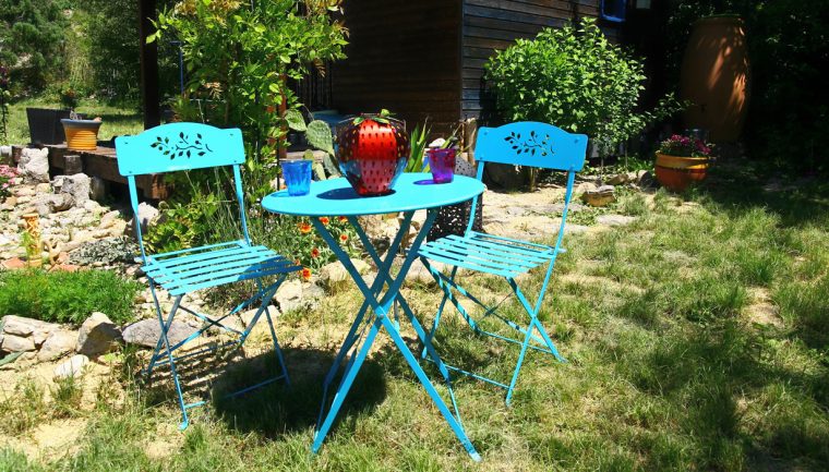 Comment Repeindre Un Salon De Jardin En Fer Forgé ? | Ripolin dedans Salon De Jardin En Fer Coloré