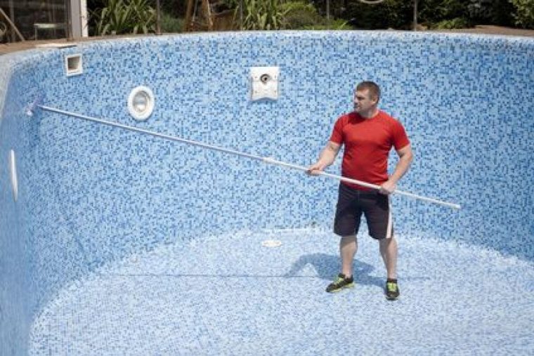 Comment Vider Entièrement Sa Piscine ? - Guide-Piscine.fr encequiconcerne Vider Piscine