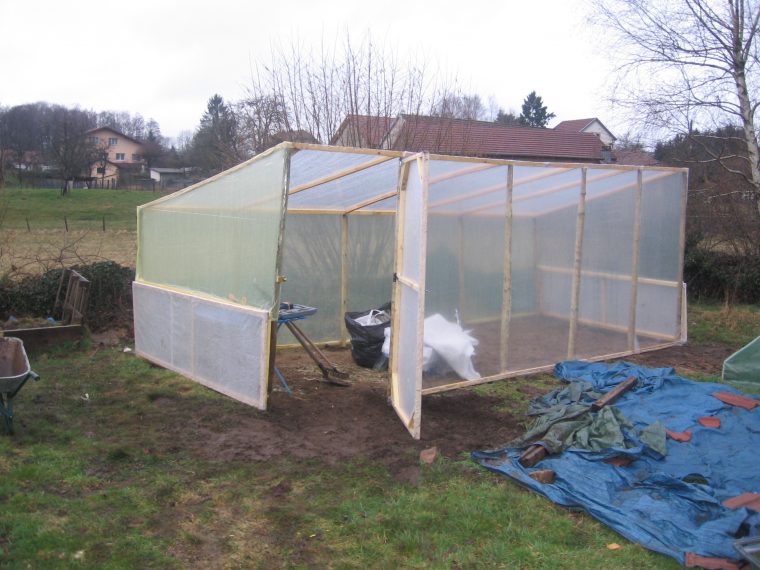Construire Une Serre Pas Cher – Gamboahinestrosa intérieur Fabriquer Une Serre De Jardin Pas Cher