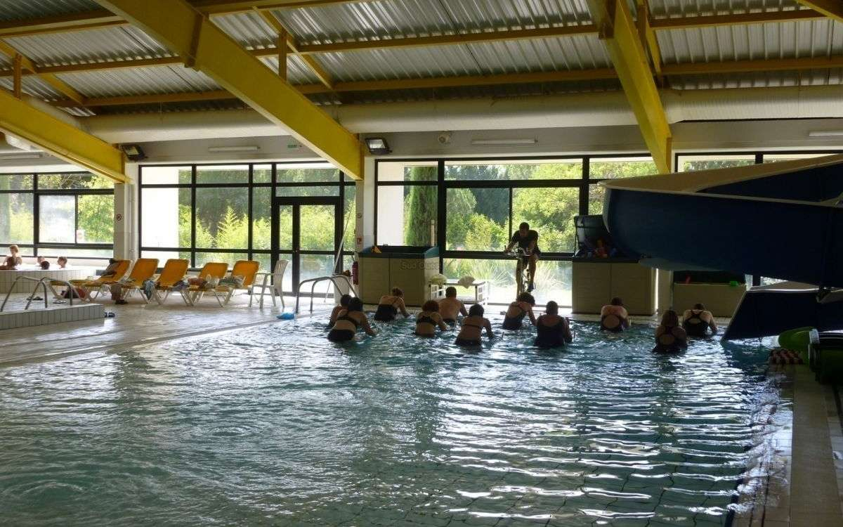 Dans Les Bains De L'isle Depuis Dix Ans pour Piscine St Seurin Sur L Isle