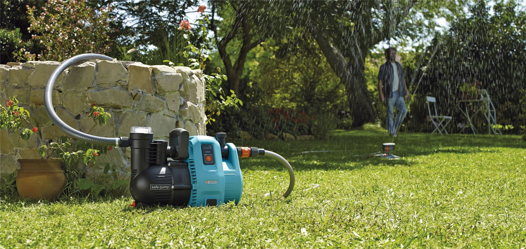 Eau De Pluie : Comment L'utiliser Et La Récupérer Au Jardin ? intérieur Pompe A Eau Jardin