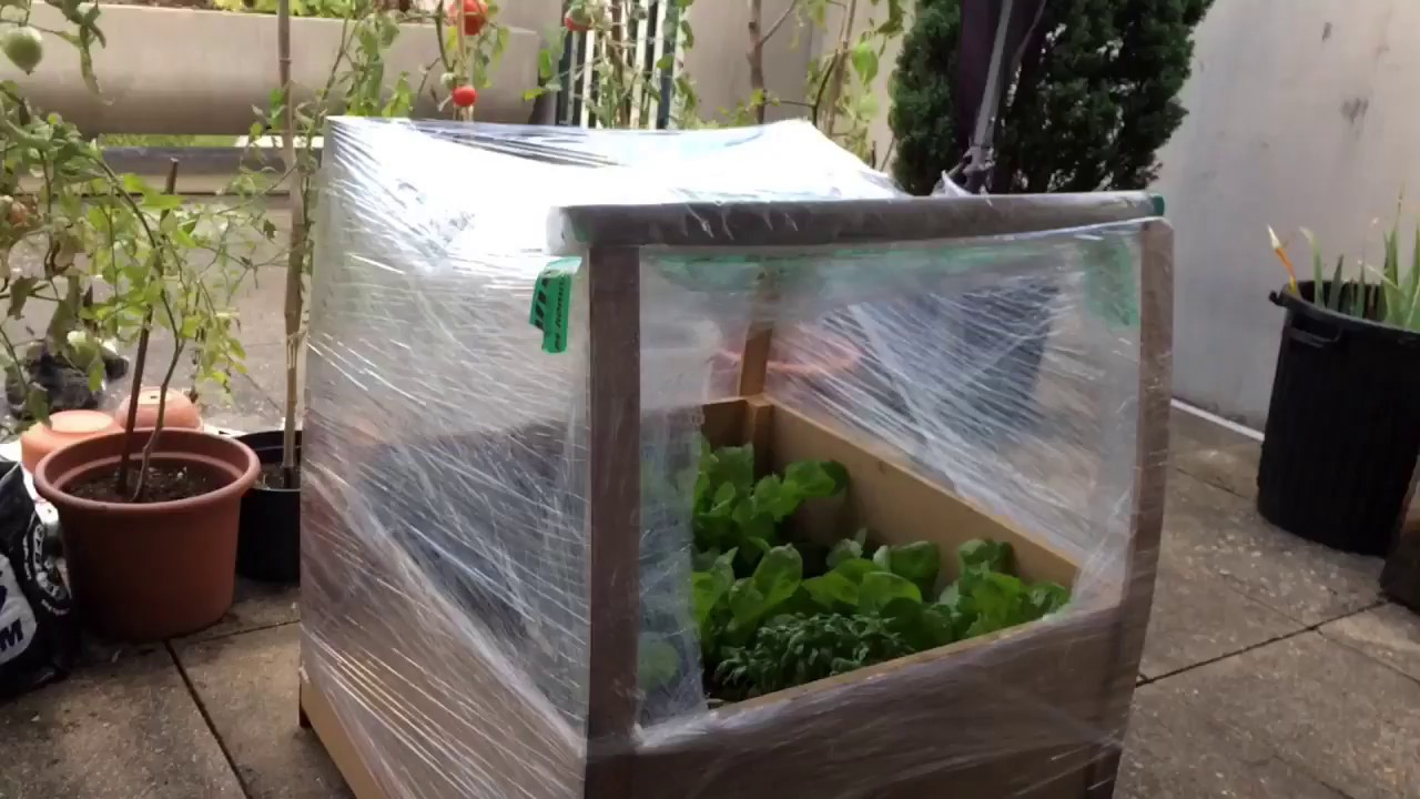 Fabrication D'une Serre En 5 Minutes Pour Le Potager Urbain pour Construire Une Mini Serre De Jardin