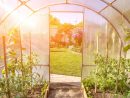 Fabriquer Soi-Même Sa Serre De Jardin - Salon Viving à Construire Une Serre De Jardin