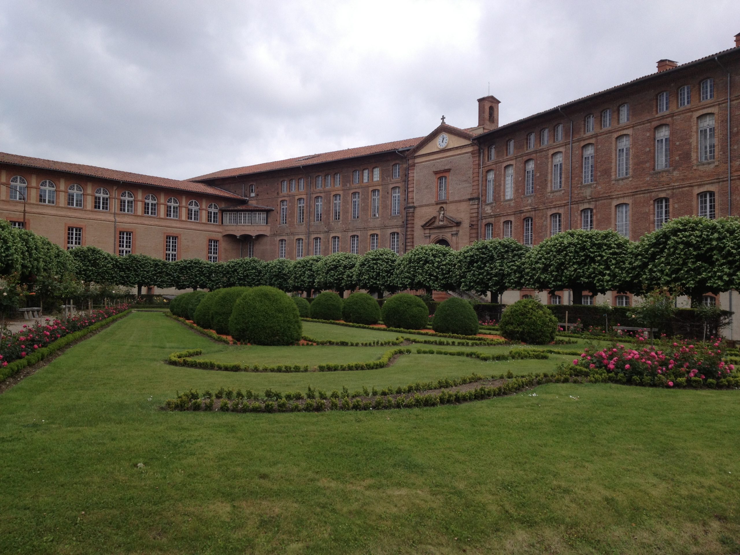 File:jardin De L'hôtel Dieu À Toulouse.jpeg - Wikimedia Commons tout Hotel Des Jardins Toulouse