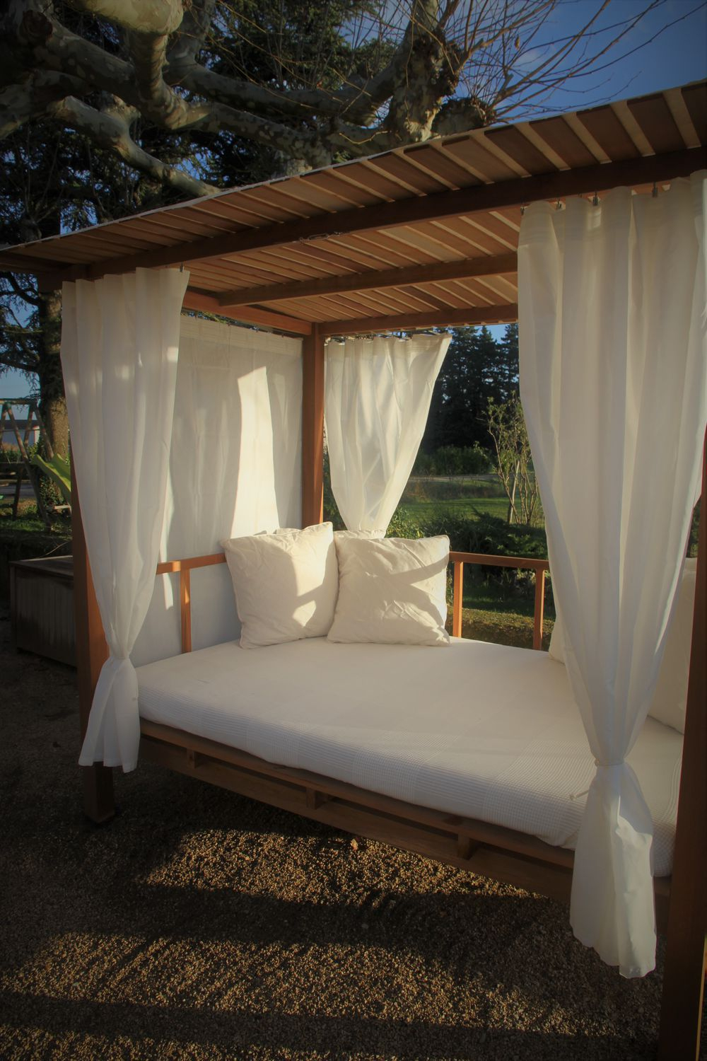 Garten-Bett / Originelles Design - Madrague - Honeymoon ... serapportantà Lit De Jardin En Bois