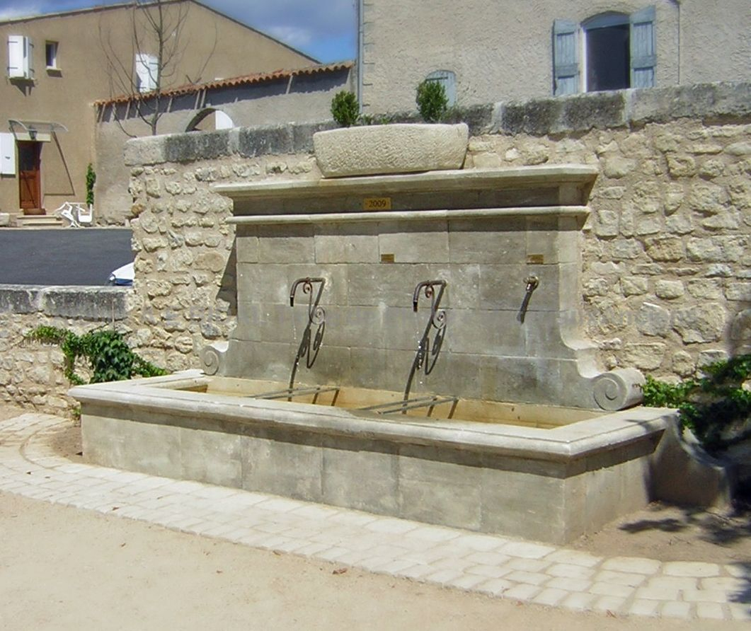 Grande Fontaine De Jardin En Pierre De Taille Signée Atelier ... pour Grande Fontaine De Jardin