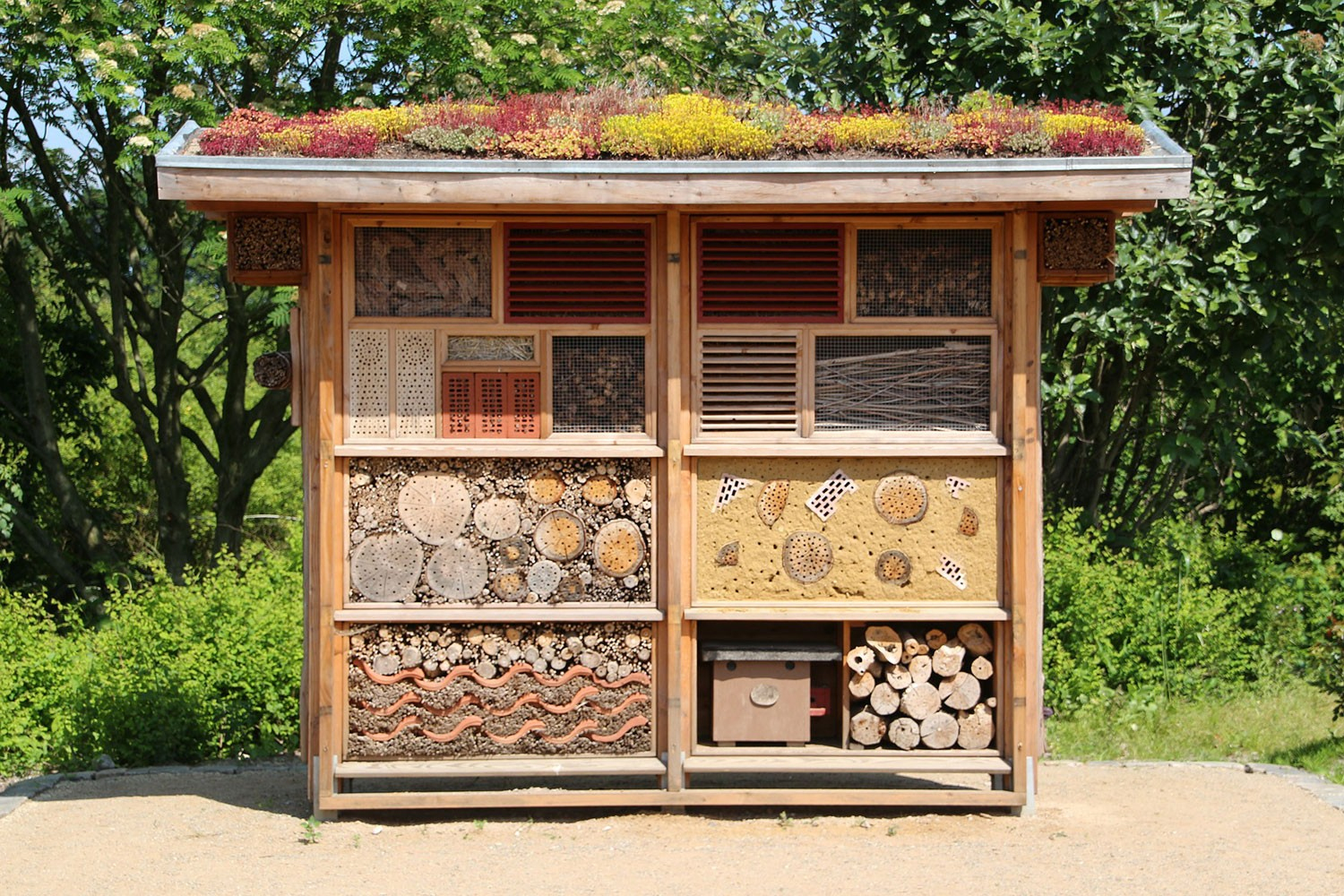 Installer Un Hôtel À Insectes Dans Son Jardin - Blog Jardin encequiconcerne Abris Pour Insectes Du Jardin