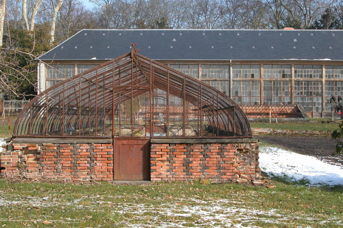 Jardins D'utilité | Domaine Royal De Randan concernant Serre De Jardin Ancienne A Vendre