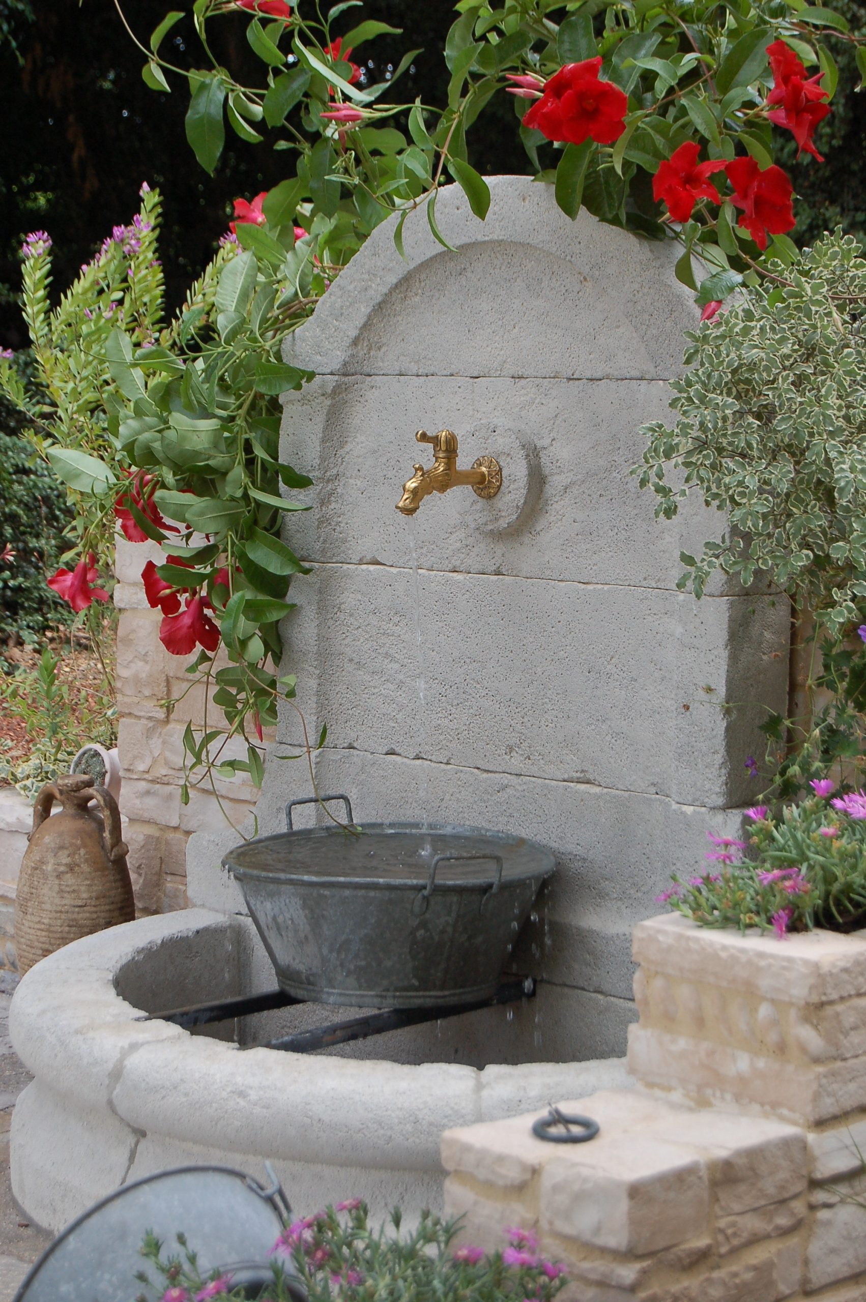 Je Veux Une Fontaine Dans Mon Jardin - M6 Deco.fr dedans Fabriquer Une Fontaine De Jardin