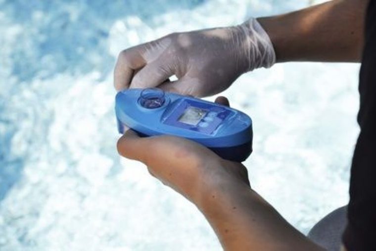 Les Testeurs Électroniques Pour L'analyse De L'eau Des ... avec Analyse Eau Piscine Electronique