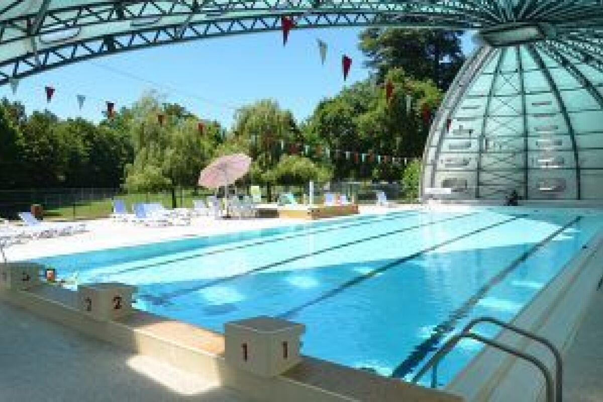 Piscine Des Abrets - Horaires, Tarifs Et Téléphone - Guide ... tout Piscine Les Abrets