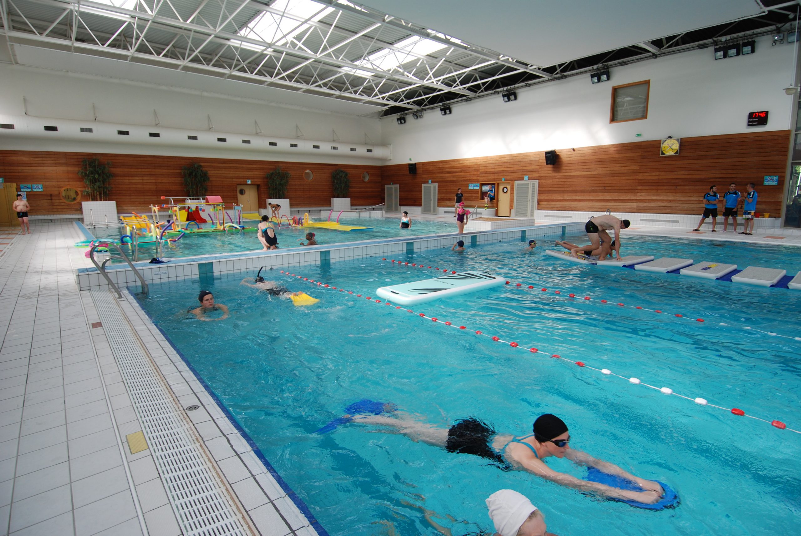 Piscine Neptunia | Ville De Loos dedans Piscine De Loos