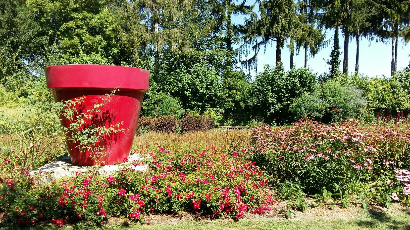 Pot Rouge De Jean-Pierre Raynaud Jardin Du Rivau Été 2018 ... intérieur Pot Rouge Jardin