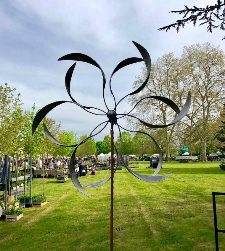Prestigieuse Eolienne Sur Pic Mobile De Jardin En Acier Brut 30X90X256Cm avec Eolienne De Jardin