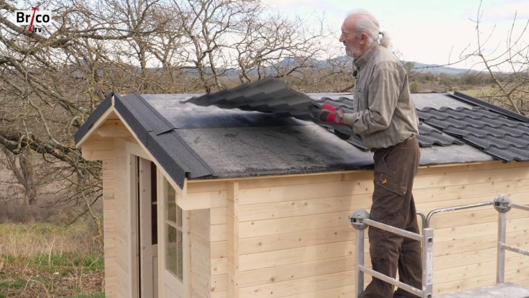 Réaliser Une Toiture D'abri De Jardin - Tuto Brico Avec Robert à Toiture Pour Abri De Jardin