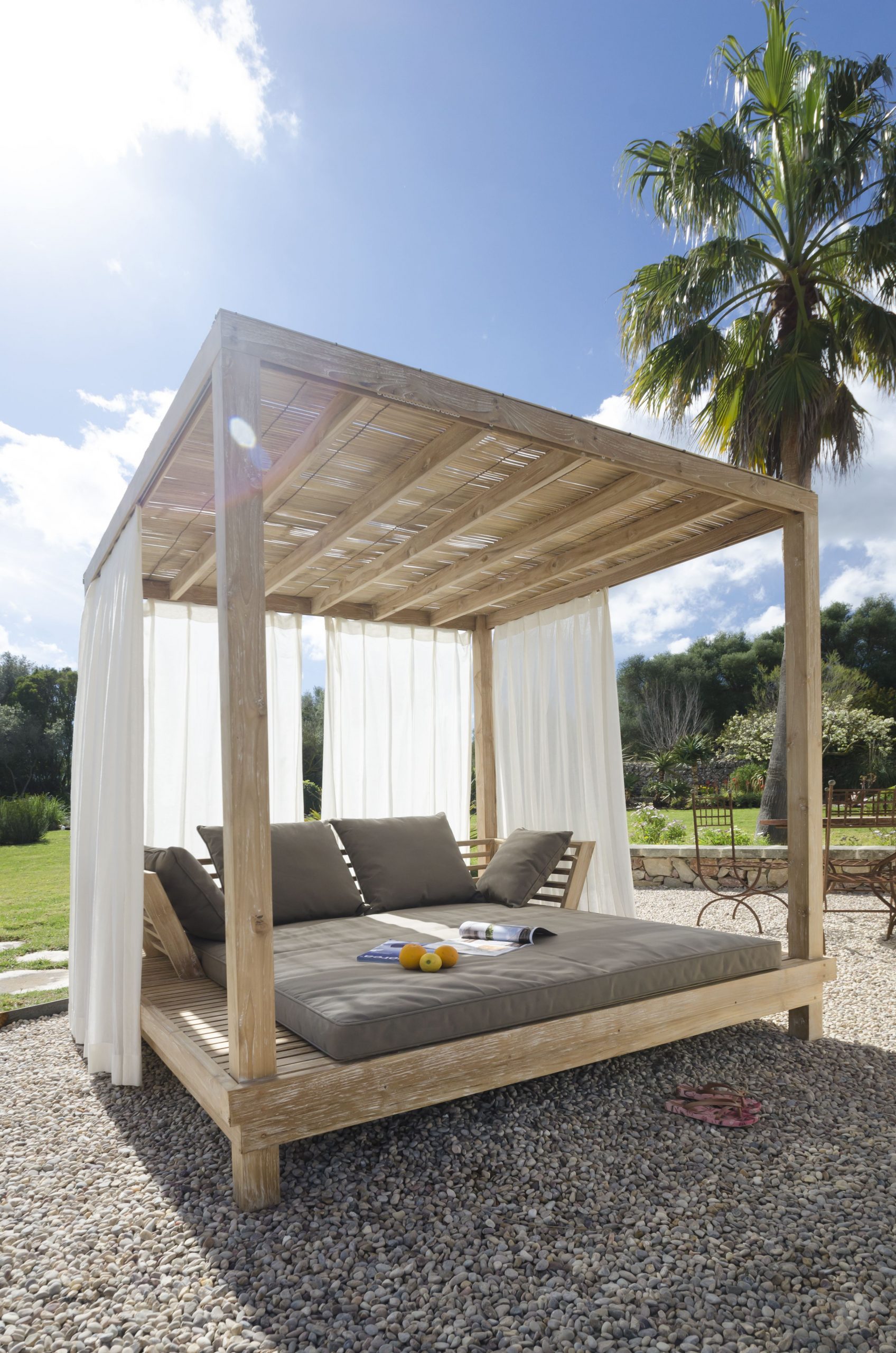 Relax In The Shadow | Lit Exterieur, Amenagement Jardin ... à Lit De Jardin En Bois