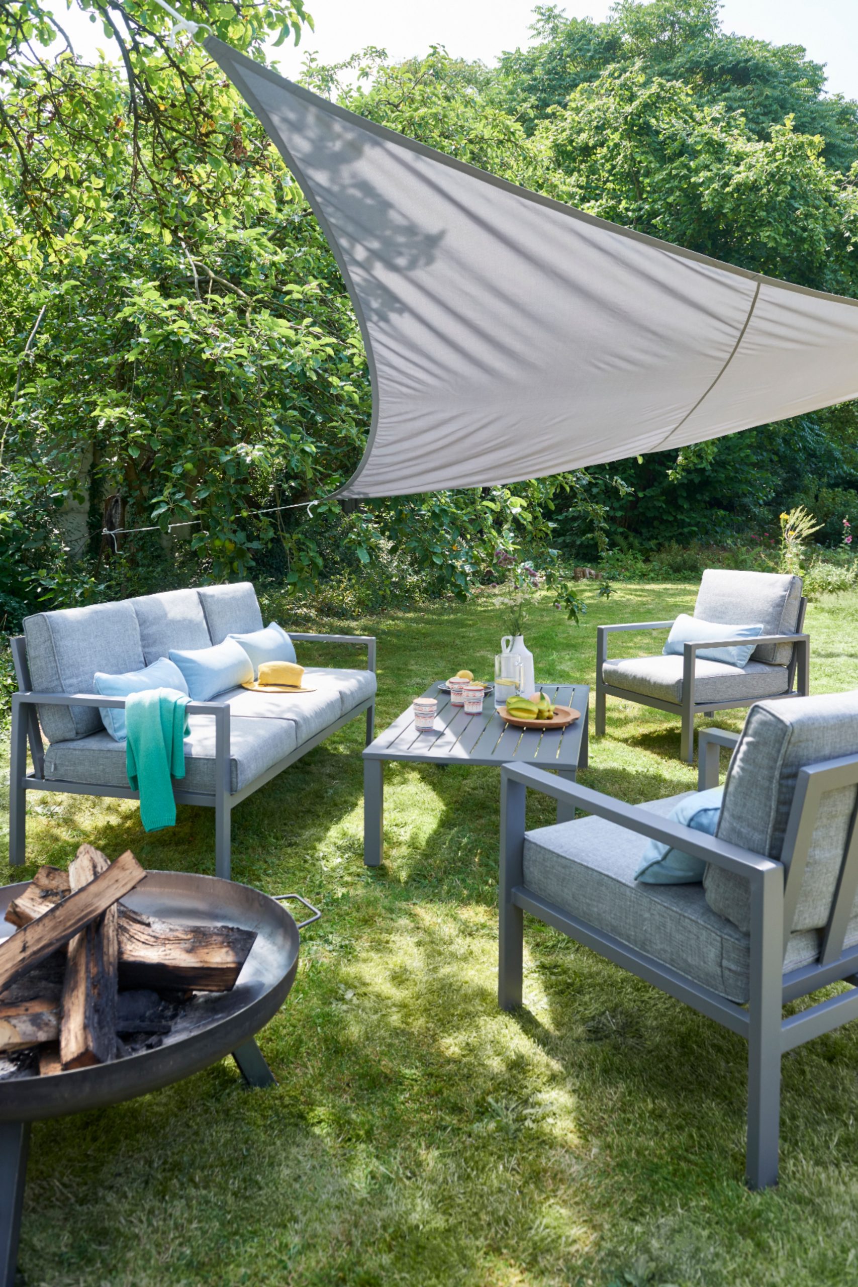 Salon Bas De Jardin Blooma Nymark Aluminium Gris 5 Personnes ... encequiconcerne Salon Jardin Aluminium Castorama