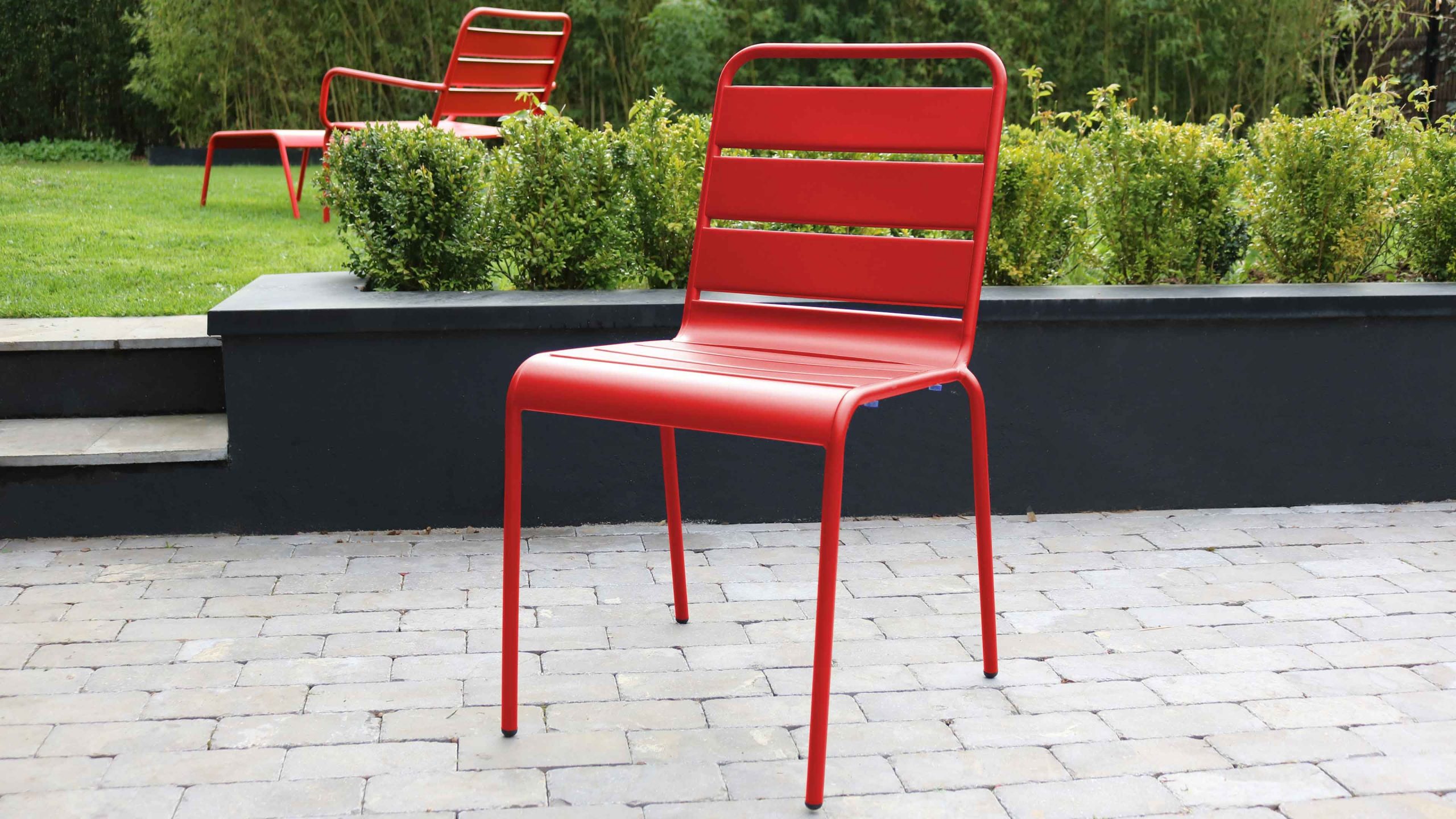 Salon De Jardin : Le Rouge Nous Inspire Pour Un Extérieur ... à Salon De Jardin Rouge