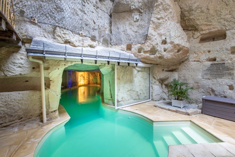 Séjour Insolite Famille : Nuit En Troglo Et Bioparc De Doué tout Piscine Doue La Fontaine