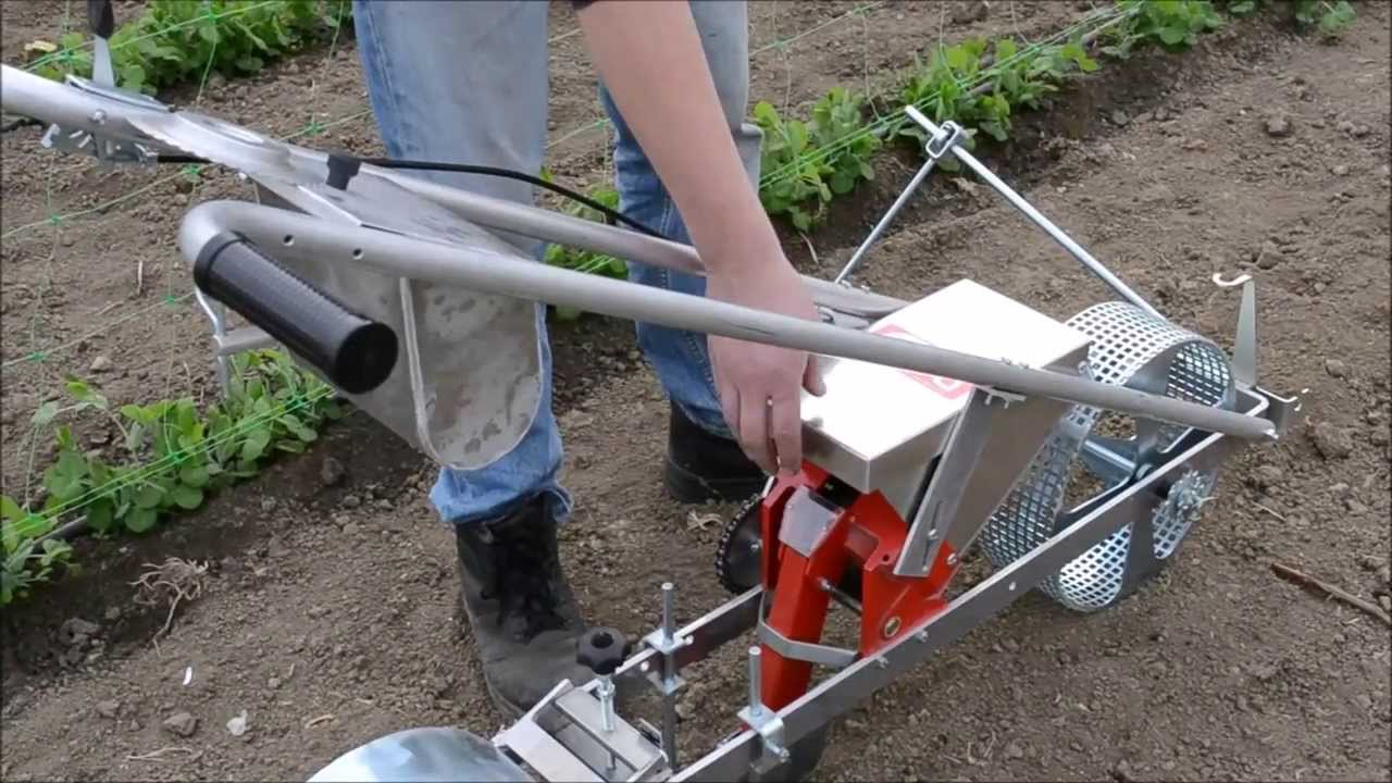 Semoir À Pousser : Gagnez Du Temps Dans Le Jardin à Semoir Jardin