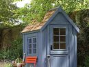Small Garden Summerhouse | Petit Abri De Jardin Gris Pour Y ... à Cabane A Outil De Jardin