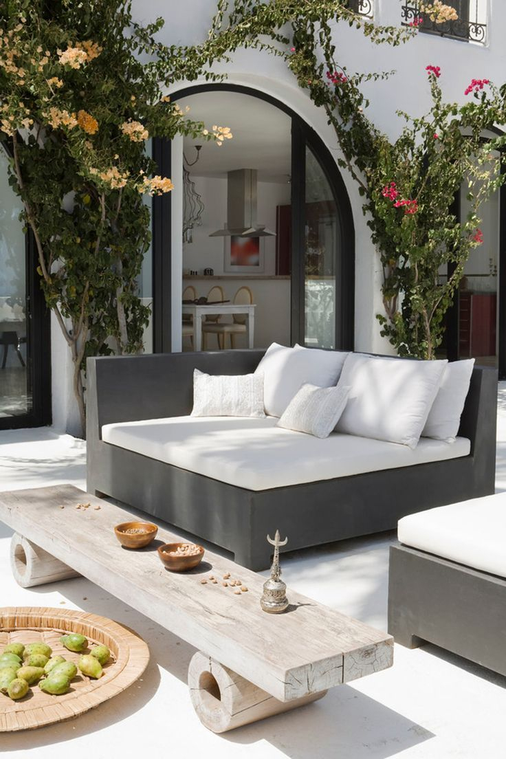 Splendide Villa De Luxe Sur La Côte Sud Espagnole | Meubles ... pour Mobilier De Jardin Design De Luxe