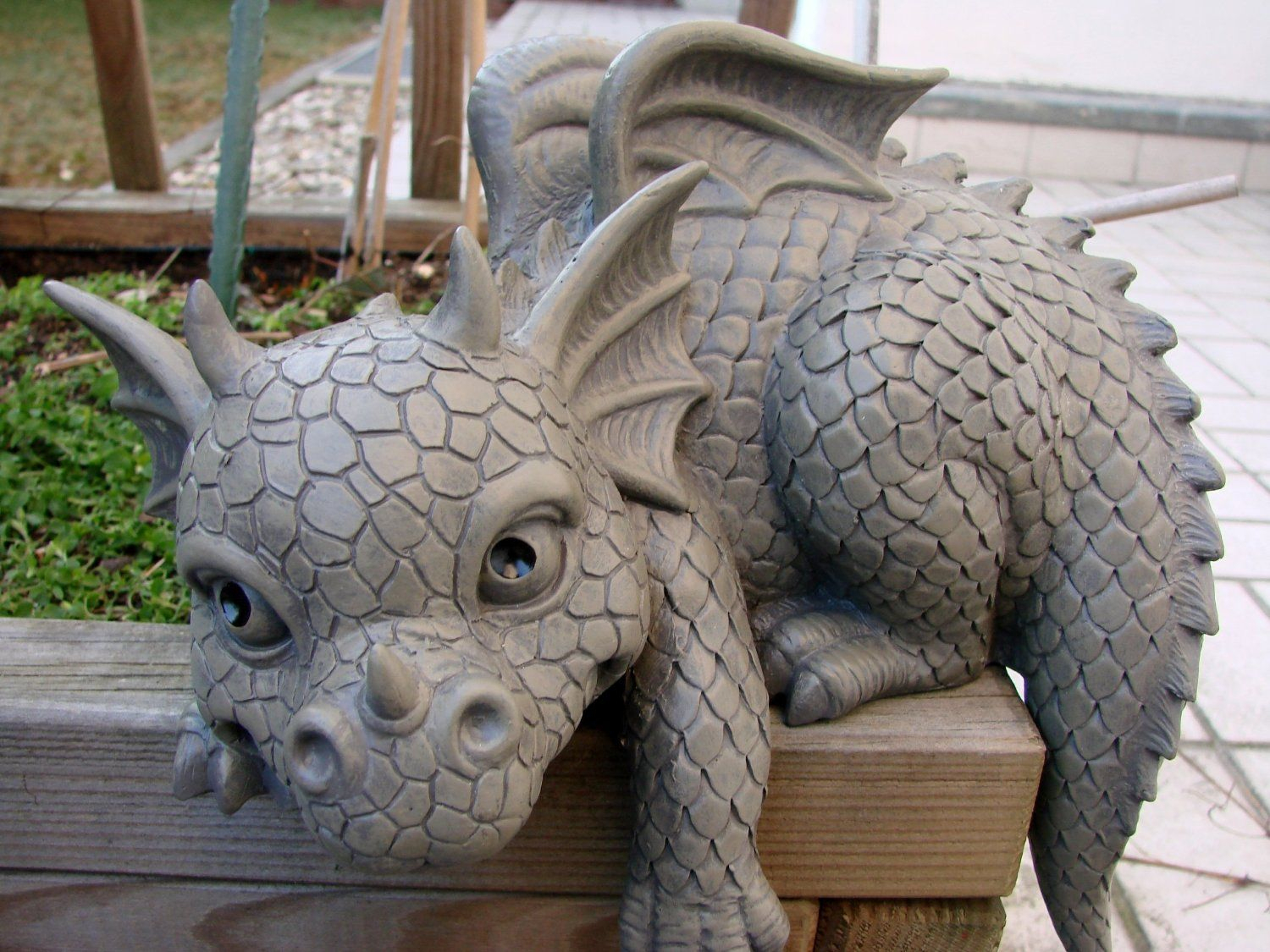 Statue De Jardin En Forme De Dragon Pour Bordure Gauche ... destiné Statuette De Jardin