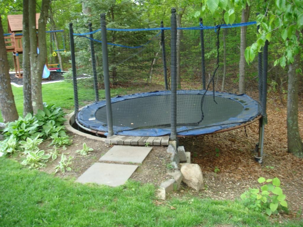 Trampoline Integrated With Landscaping. | Backyard ... serapportantà Trampoline Habitat Et Jardin