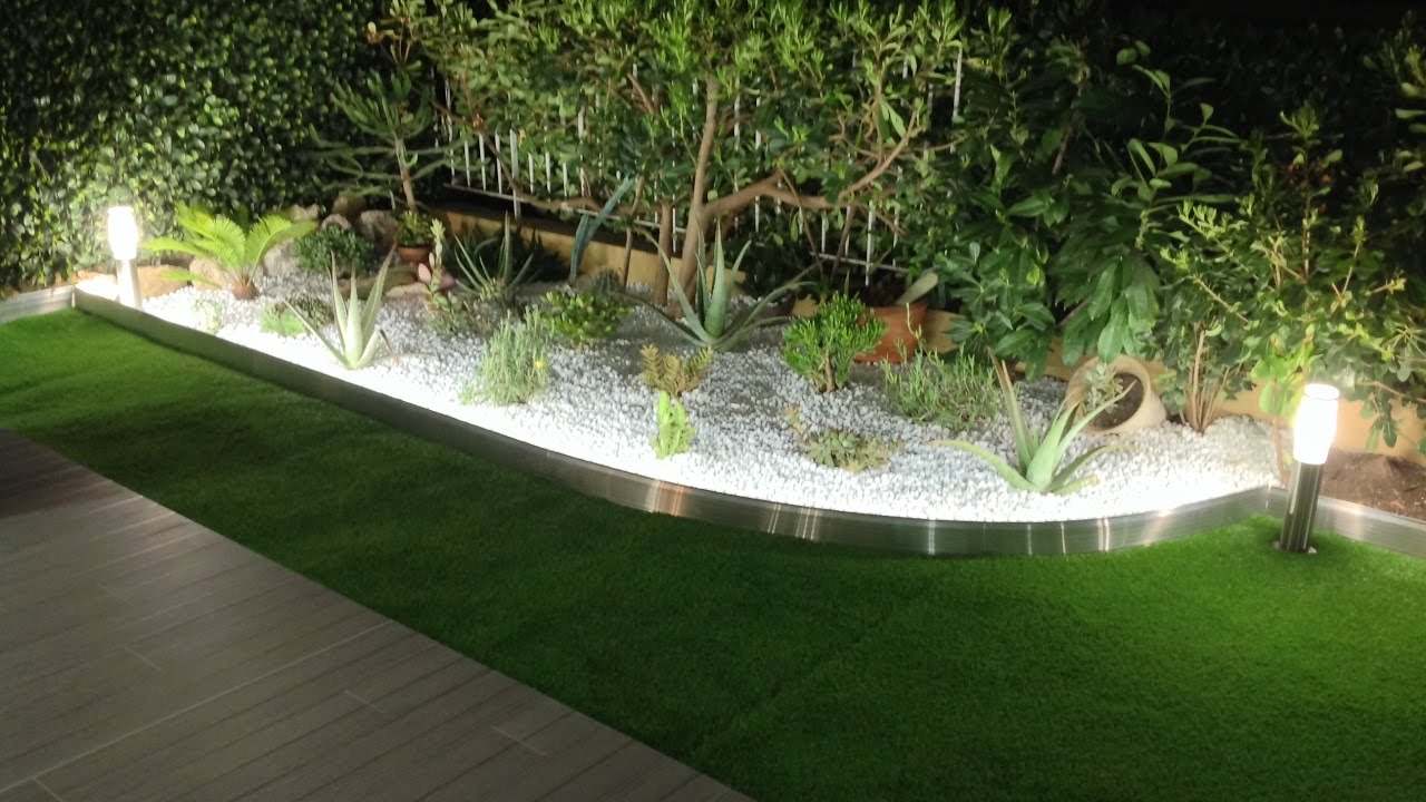 Tuto : Comment Poser Une Bordure De Jardin Aluminium Avec Eclairage Led  Integre- Apanages serapportantà Bordure Aluminium Jardin
