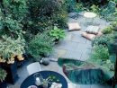 Un Petit Jardin De Ville Carrelé À La Végétation Luxuriante ... pour Aménagement D Un Petit Jardin De Ville
