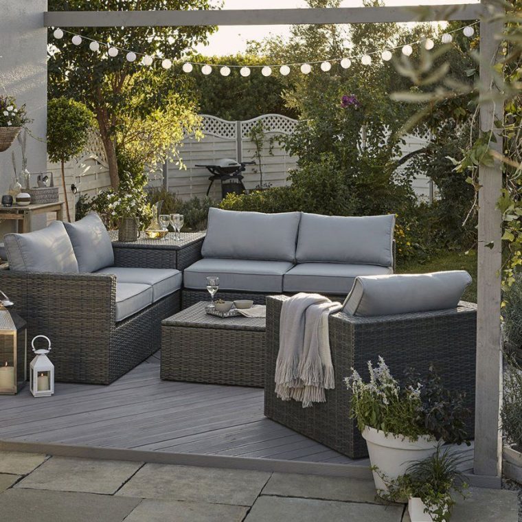 Un Salon De Jardin En Rotin, Ikea | Coin Salon Extérieur ... encequiconcerne Salon De Jardin Pas Cher Ikea