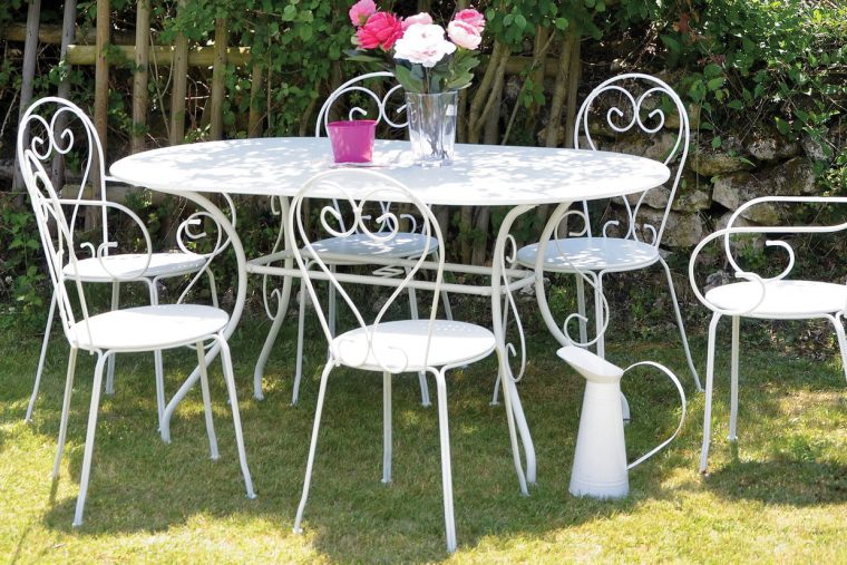 Un Salon De Jardin Romantique dedans Salon De Jardin Romantique