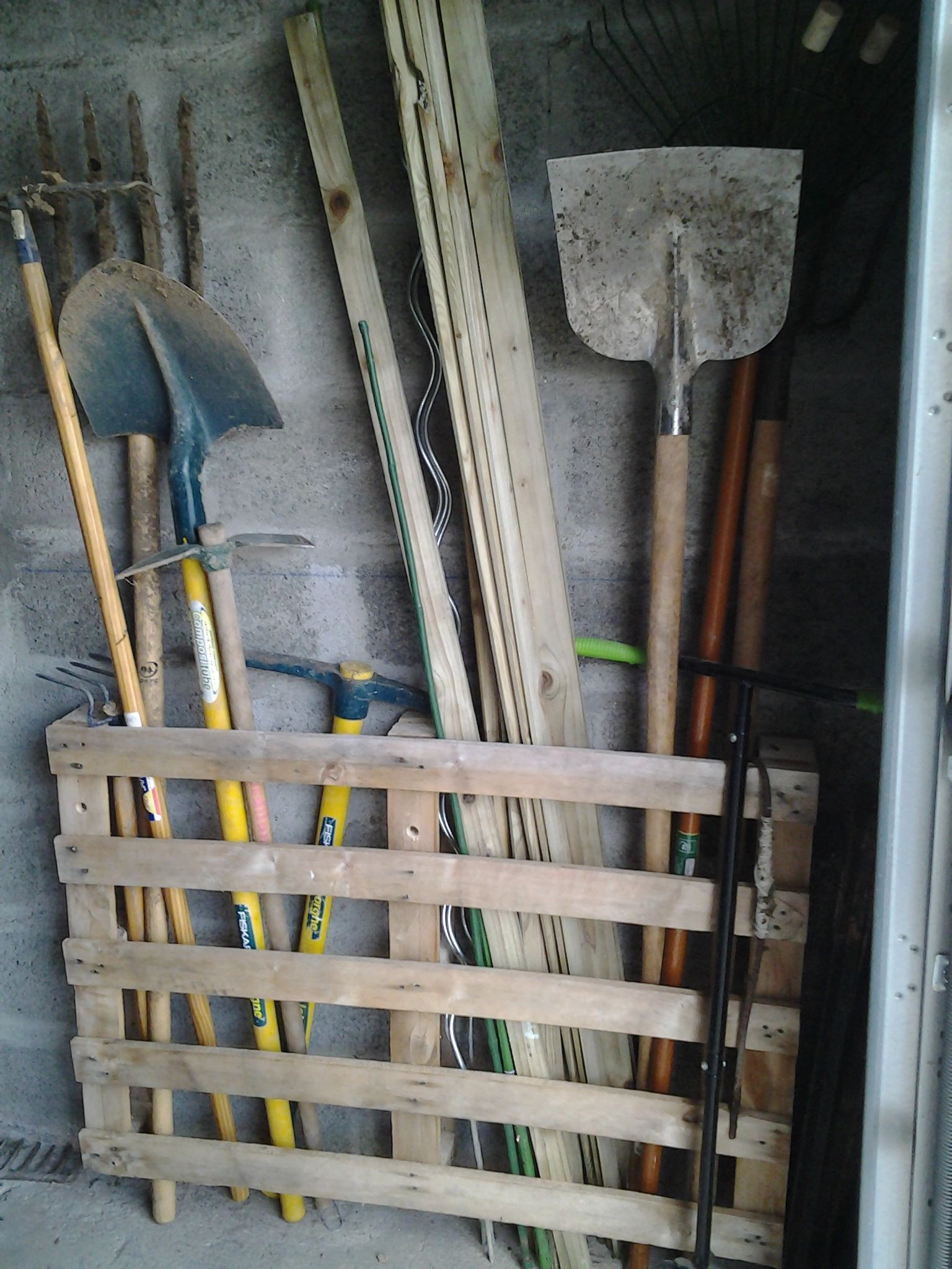 Votre Magazine Pour Le Bricolage Et Le Jardinage | Outils De ... pour Rangement Outil De Jardin