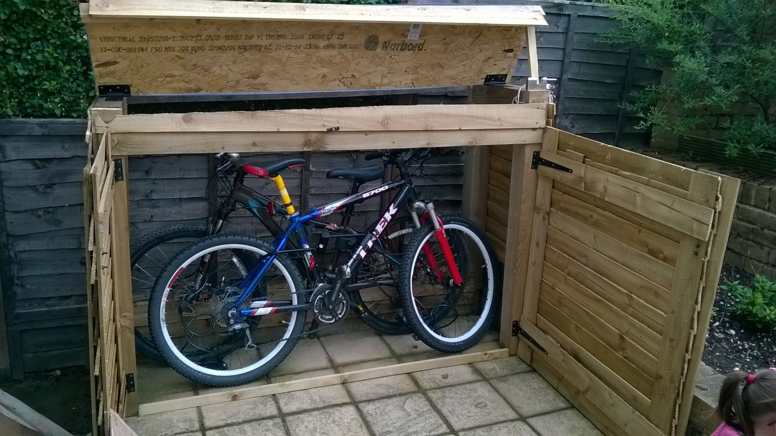 Bike Shelter/bike Shed, Diy | Abri Vélo, Rangement Vélos concernant