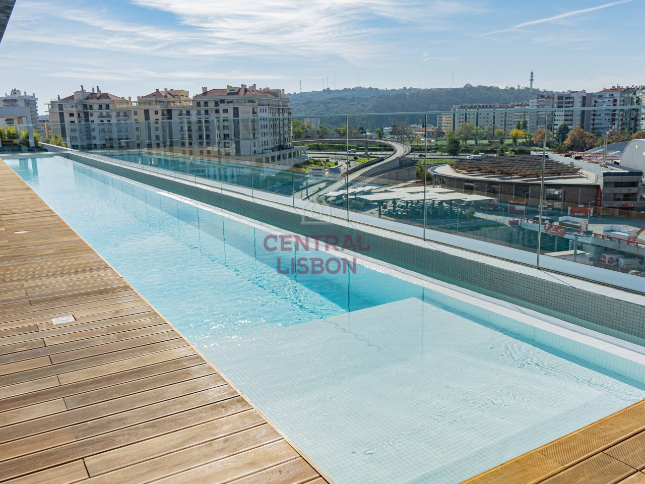 Appartement T1 - Nouveau - Luxe - Terrasse Avec Piscine - Balcon - Lis serapportantà Piscine Lisbonne
