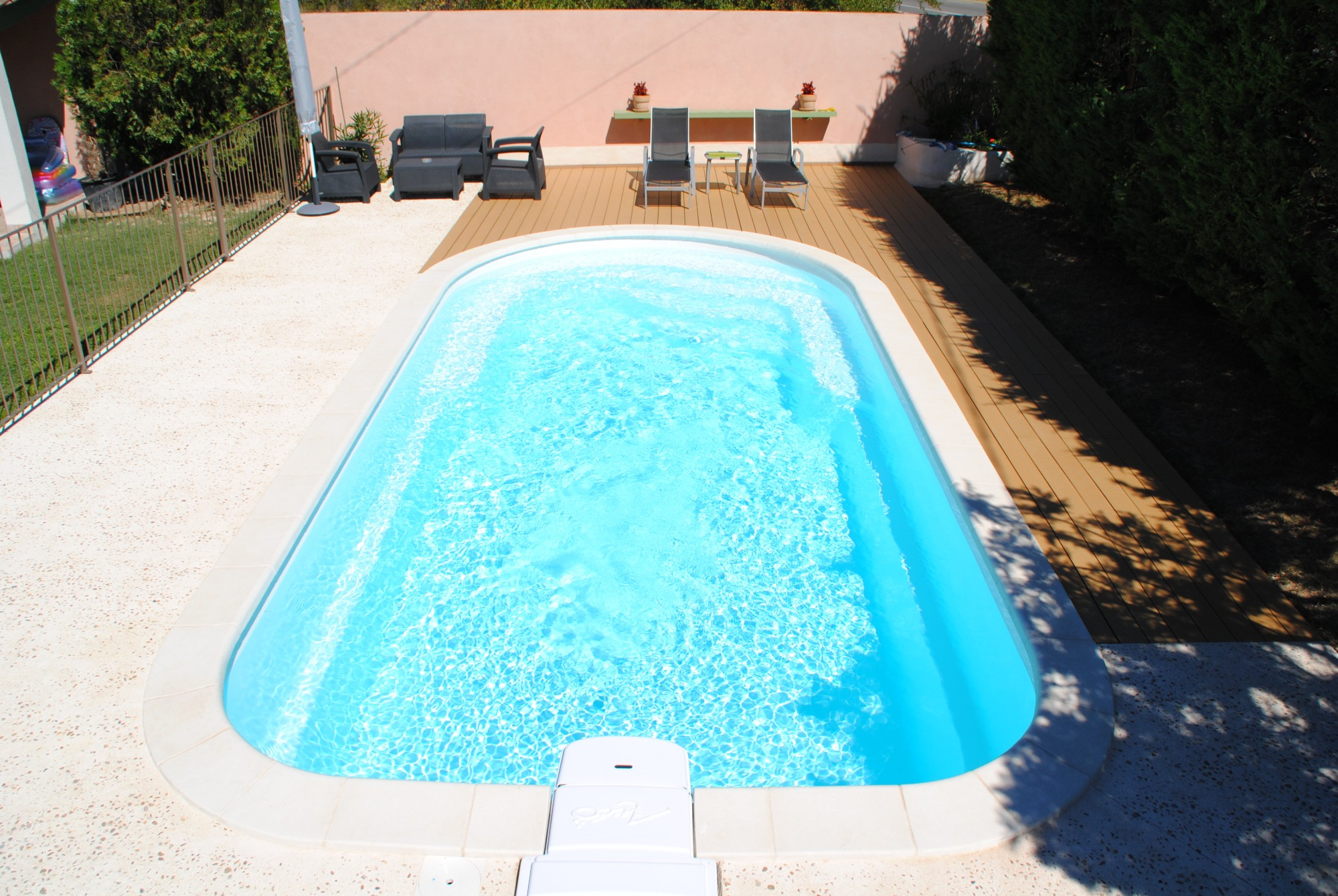 Combien Coûte Une Piscine Coque Prête À Plonger Avec Pose À ... encequiconcerne Piscine Coque Pret A Plonger