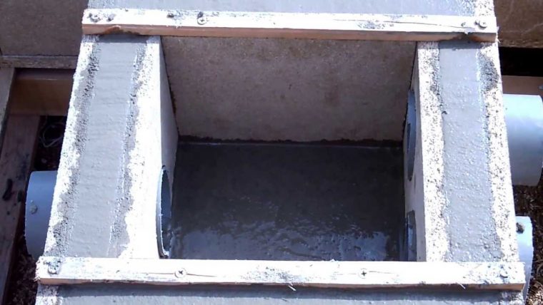 Coulage Du Béton D'Un Regard D'Eaux Pluviales pour Regard Beton 1Mx1M