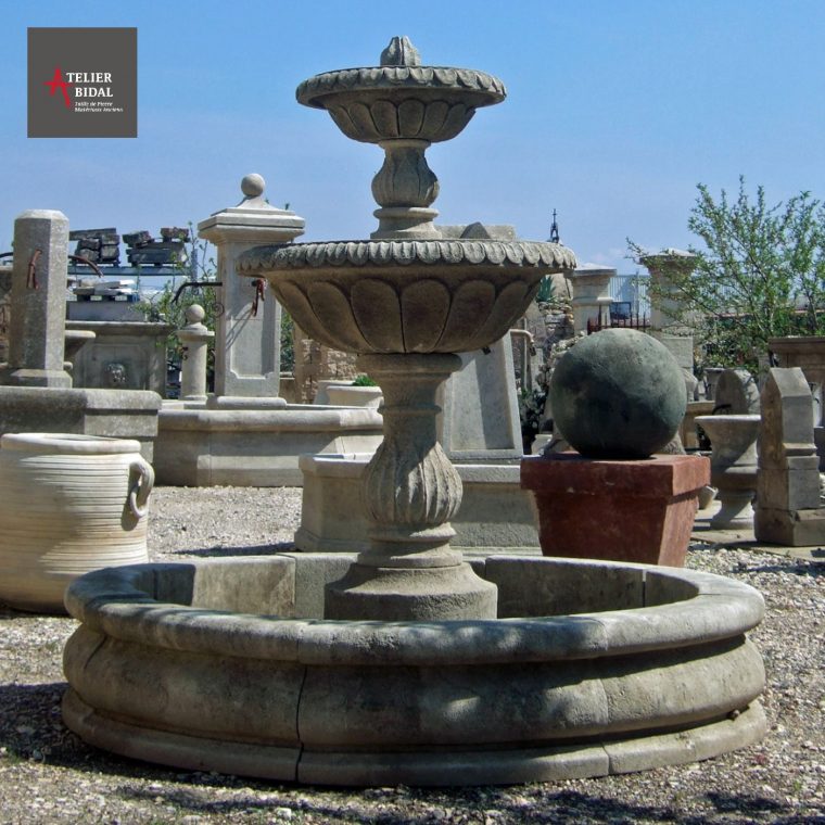 Fontaine Centrale Avec Bassin Rond Et 2 Vasques À ... encequiconcerne Meubles.fr-Maison Fontaine A Debordement