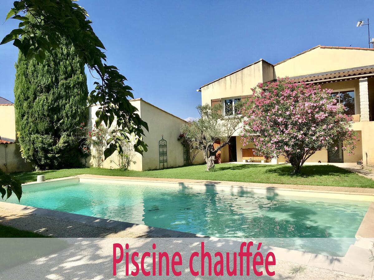 Gîte De La Sorguette - Villa De, Monteux, France - Booking serapportantà Cash Piscine Avignon
