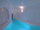 La Plus Belle Suite Du Monde Se Trouve En Grèce, On Vous La ... encequiconcerne Hotel Santorin Avec Piscine Privée