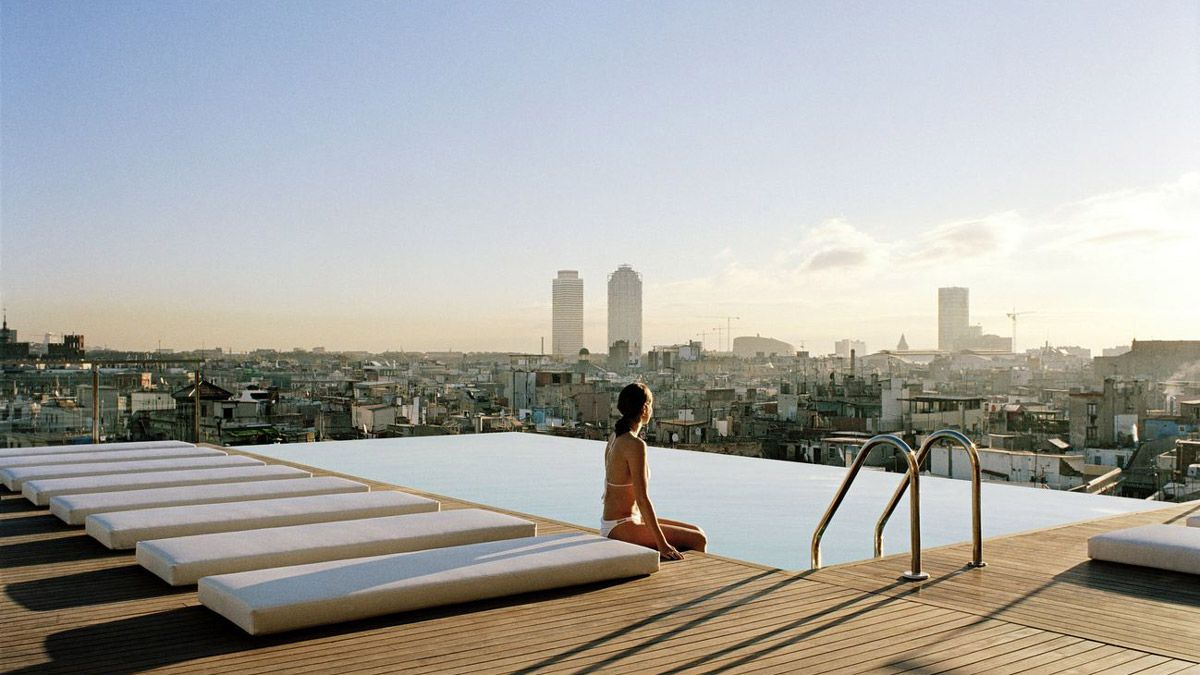 Offrez-Vous Le Luxe D'Une Superbe Vue Depuis Votre Piscine ... intérieur Hotel Avec Piscine Barcelone