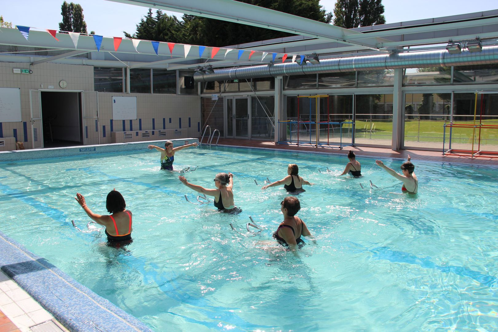 Piscine - La Ville D'Ecully intérieur Piscine D Ecully