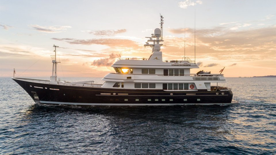 Feadship Explorer Yacht Full Moon Now New For Sale | Y.co avec Fullmooncharter