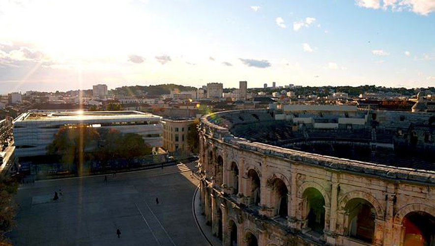 Nîmes : La Ville Et Le Pont Du Gard Lancent Une Offre ... intérieur Piscine Les Iris Nimes