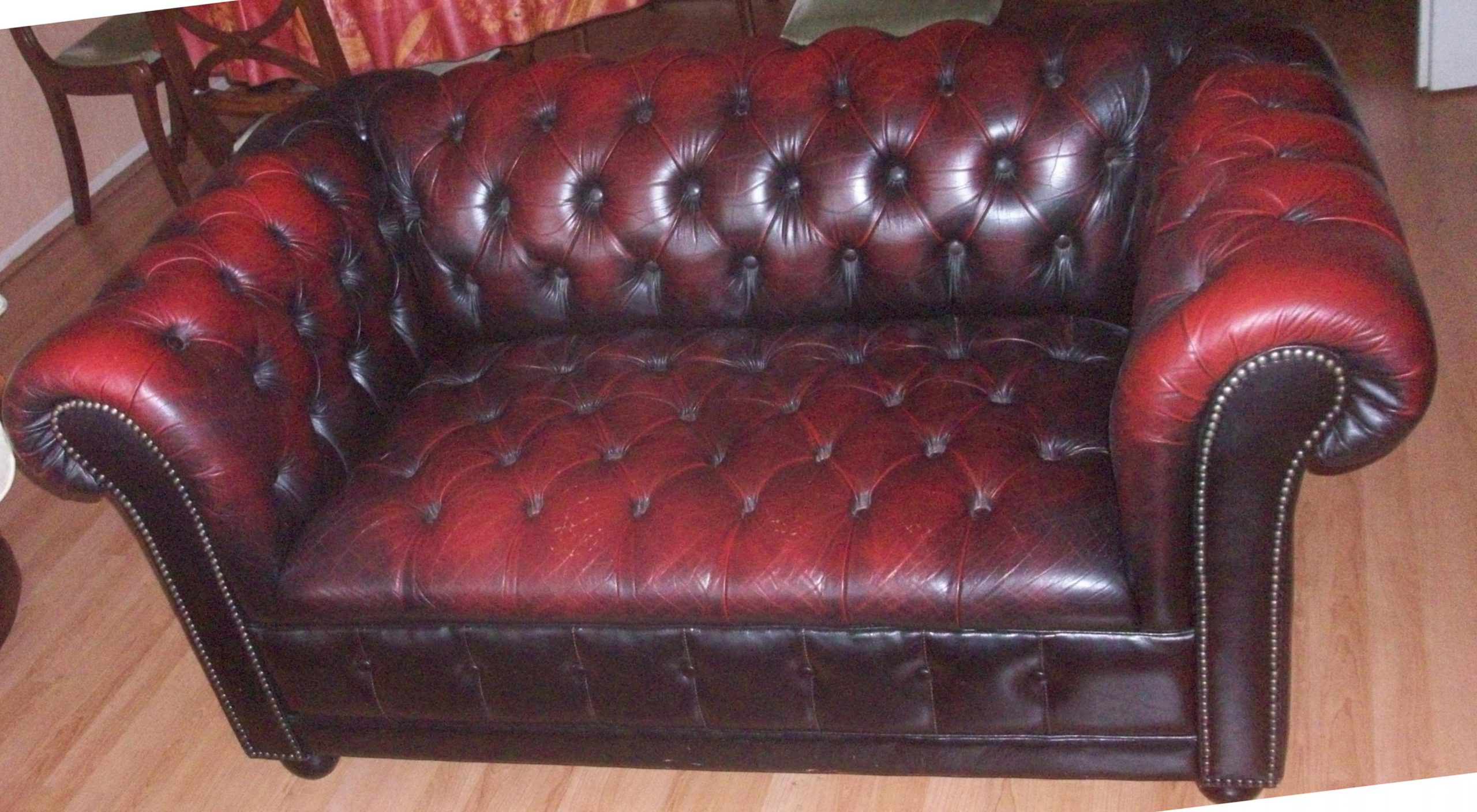 Photos Canapé Chesterfield Cuir Vieilli Occasion tout Chesterfield Occasion