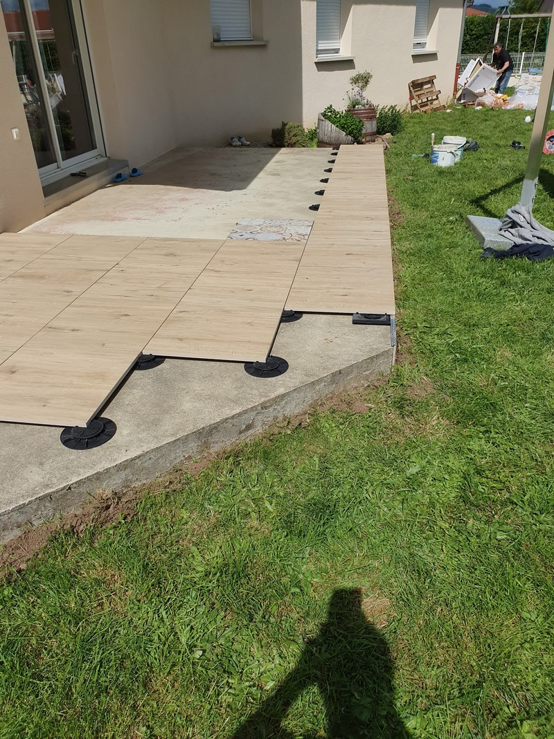 Professionnel Pose Dalle Terrasse Plot | Mg Carrelages avec Dalles Terrasse Sur Plots Gedimat