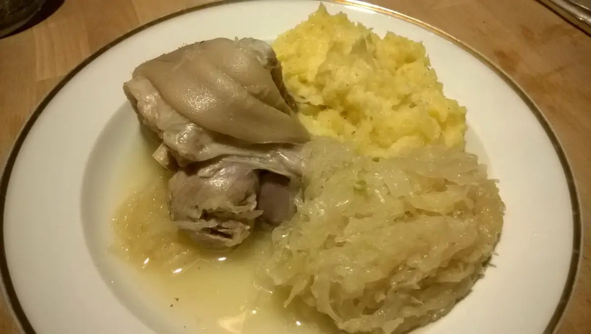 Eisbein sächsischer art mit klößen und sauerkraut an feiner meerrettichsoße rico rex. Eisbein im Schnellkochtopf Â» Schnellkochtopf + Instant Pot