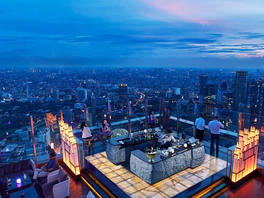 4 Restoran Sky Dining Jakarta Buat Dinner Romantis - PergiKuliner.com