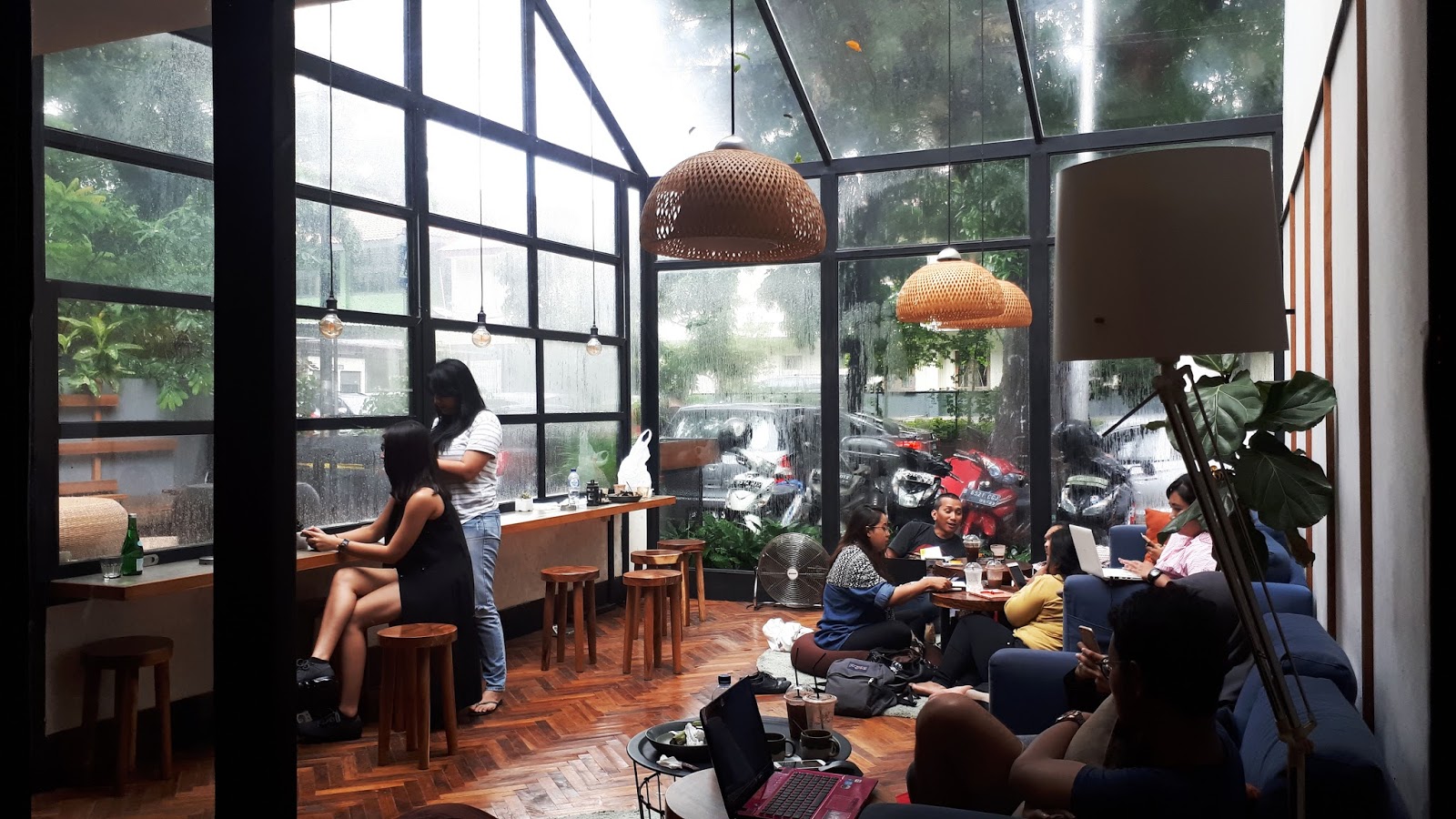 10+ Rekomendasi Coffee Shop Jakarta Paling Cozy & Estetik