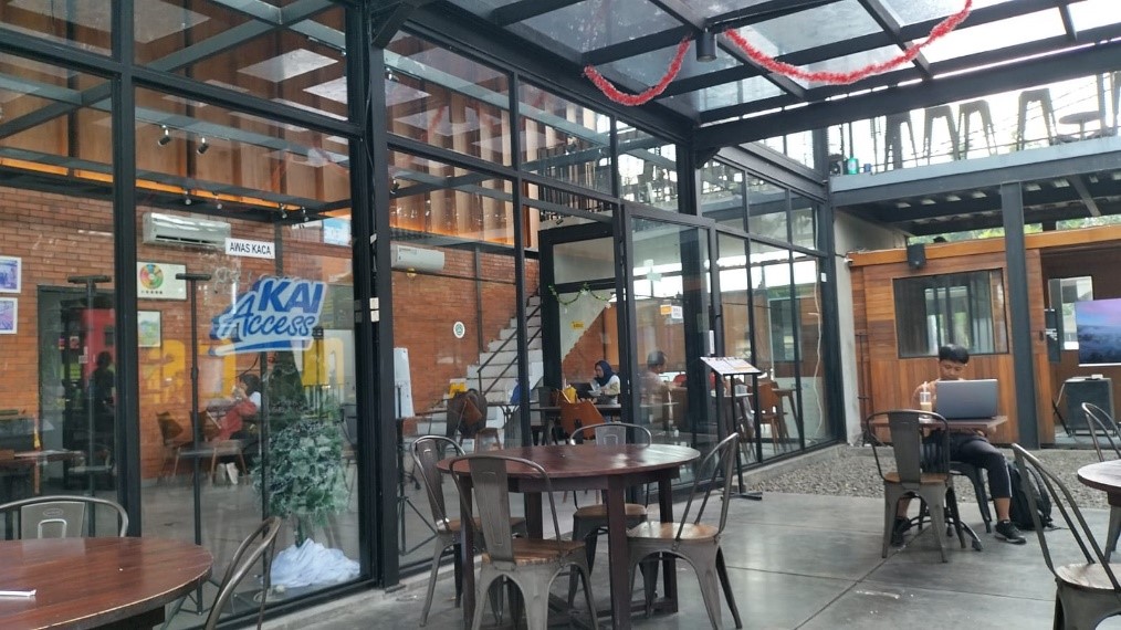 Cafe Stasiun Bandung - DAMARIOTIMES - Informasi Berita Indonesia